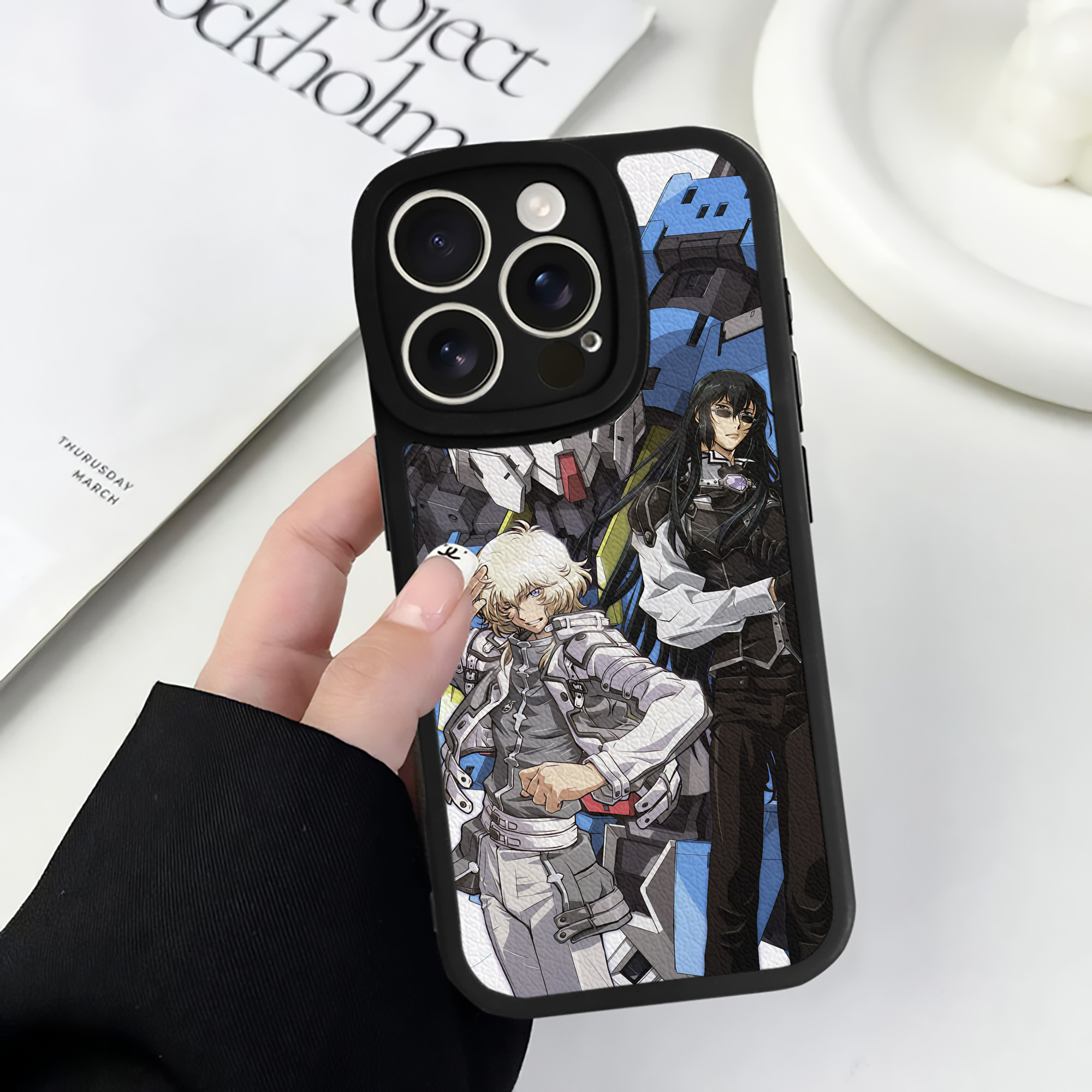 （画像用） 機動戦士ガンダム Mobile Suit Gundam 【iPhone 16シリーズ対応】シリコンスマホケース（レザー調） 材質：シリコン